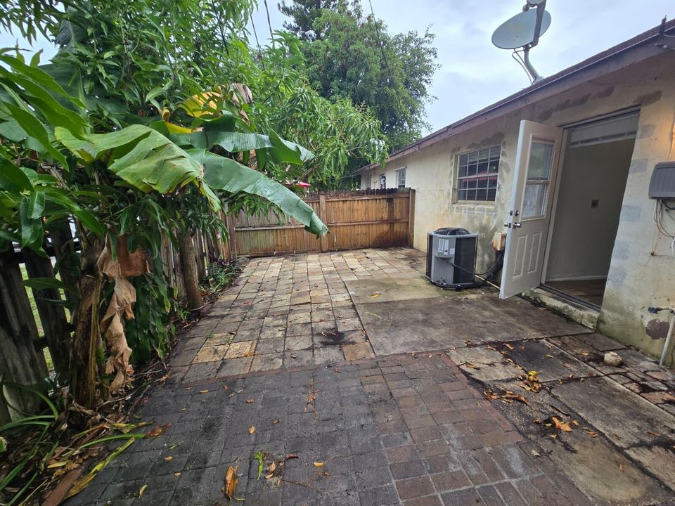 For Rent: $2,000 (2 beds, 1 baths, 800 Square Feet)