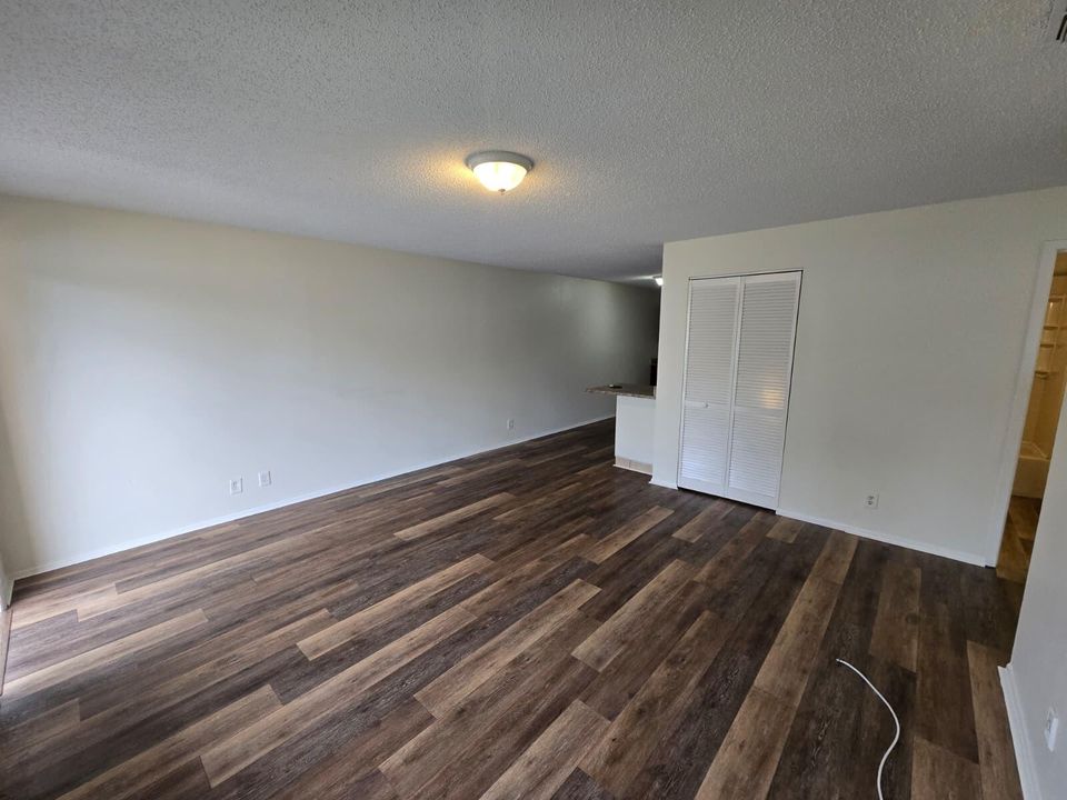 For Rent: $2,000 (2 beds, 1 baths, 800 Square Feet)