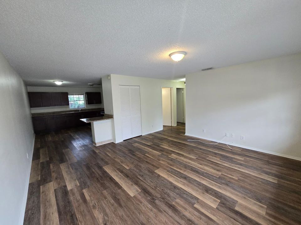 For Rent: $2,000 (2 beds, 1 baths, 800 Square Feet)