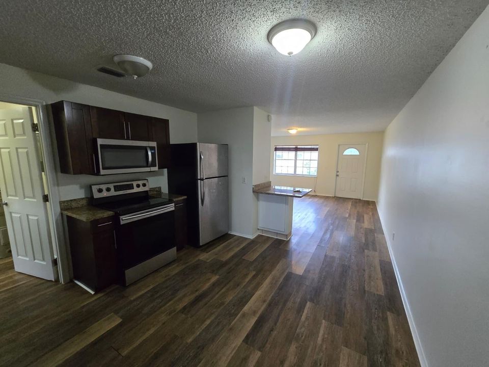 For Rent: $2,000 (2 beds, 1 baths, 800 Square Feet)