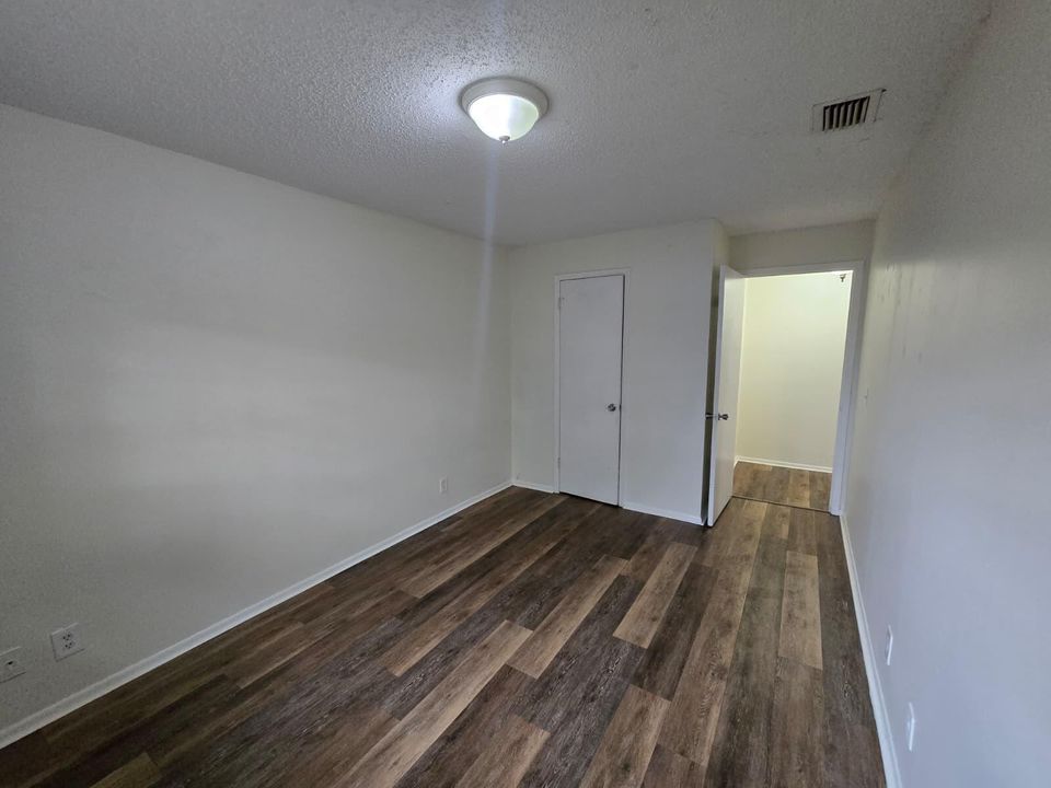 For Rent: $2,000 (2 beds, 1 baths, 800 Square Feet)