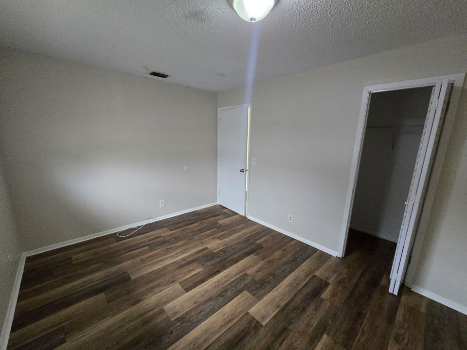 For Rent: $2,000 (2 beds, 1 baths, 800 Square Feet)