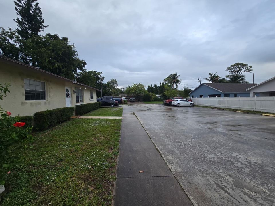 For Rent: $2,000 (2 beds, 1 baths, 800 Square Feet)