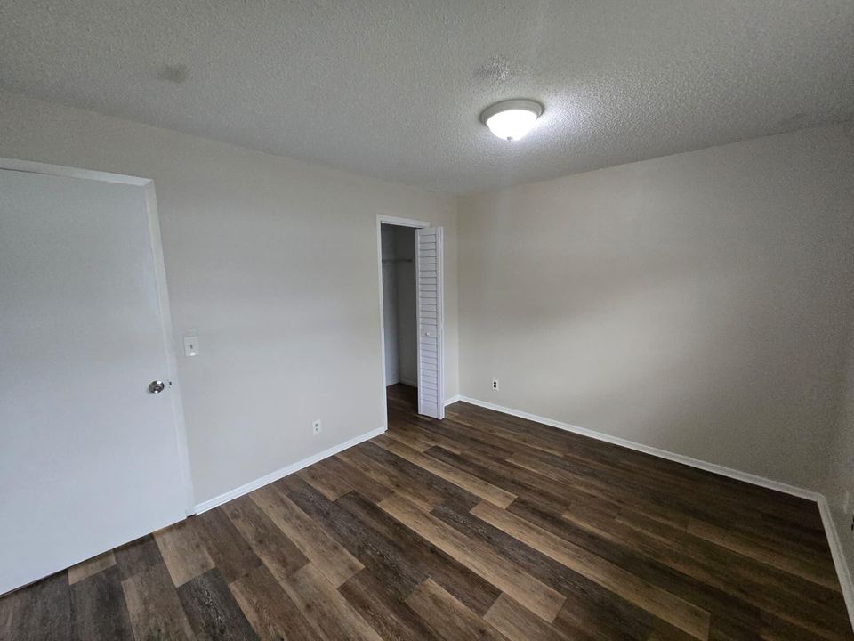 For Rent: $2,000 (2 beds, 1 baths, 800 Square Feet)