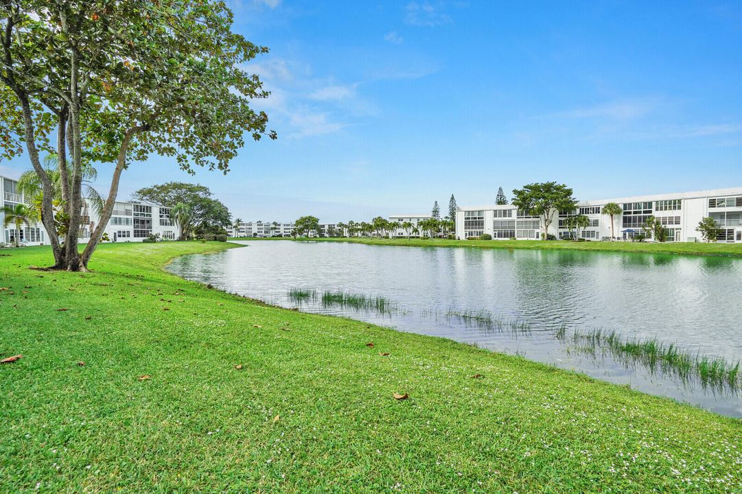 На продажу: $240,000 (2 спален, 2 ванн, 1062 Квадратных фут)