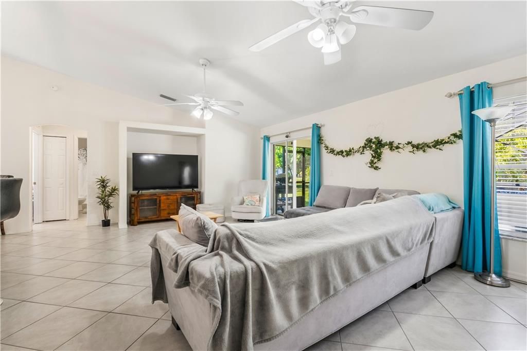 待售: $474,400 (3 贝兹, 2 浴室, 2080 平方英尺)