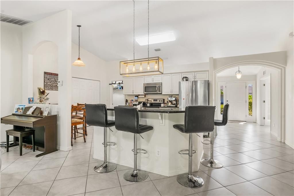 待售: $474,400 (3 贝兹, 2 浴室, 2080 平方英尺)