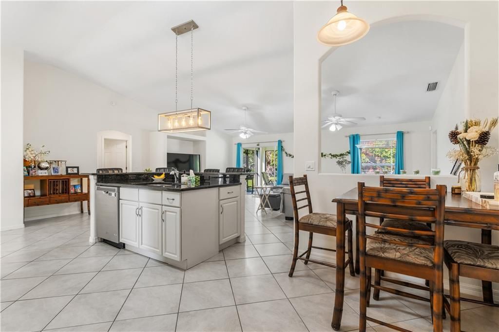 待售: $474,400 (3 贝兹, 2 浴室, 2080 平方英尺)