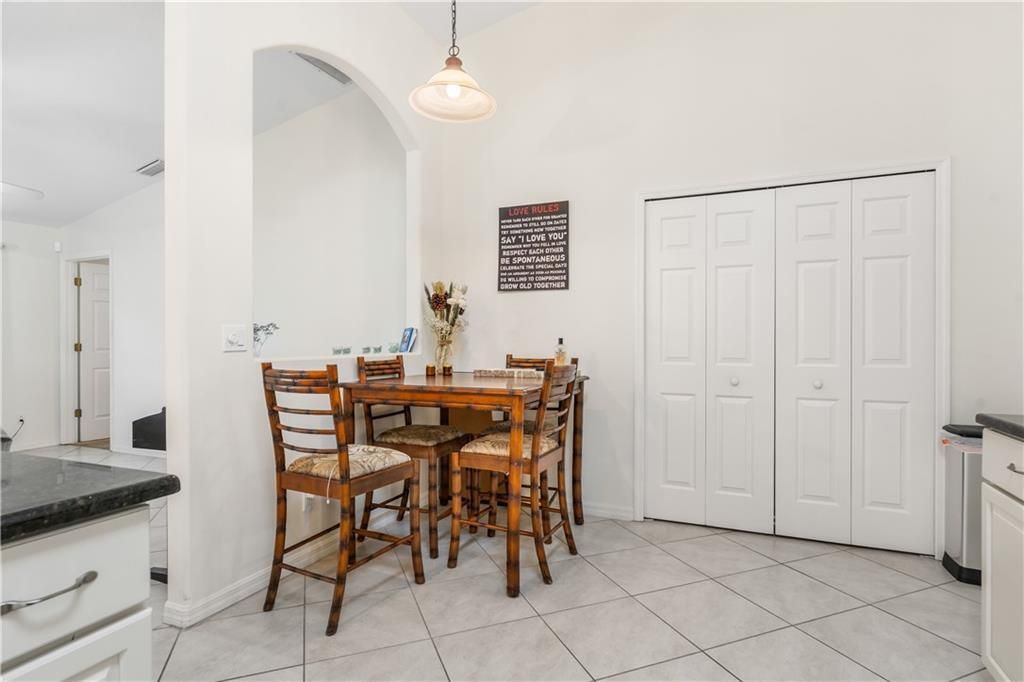 待售: $474,400 (3 贝兹, 2 浴室, 2080 平方英尺)