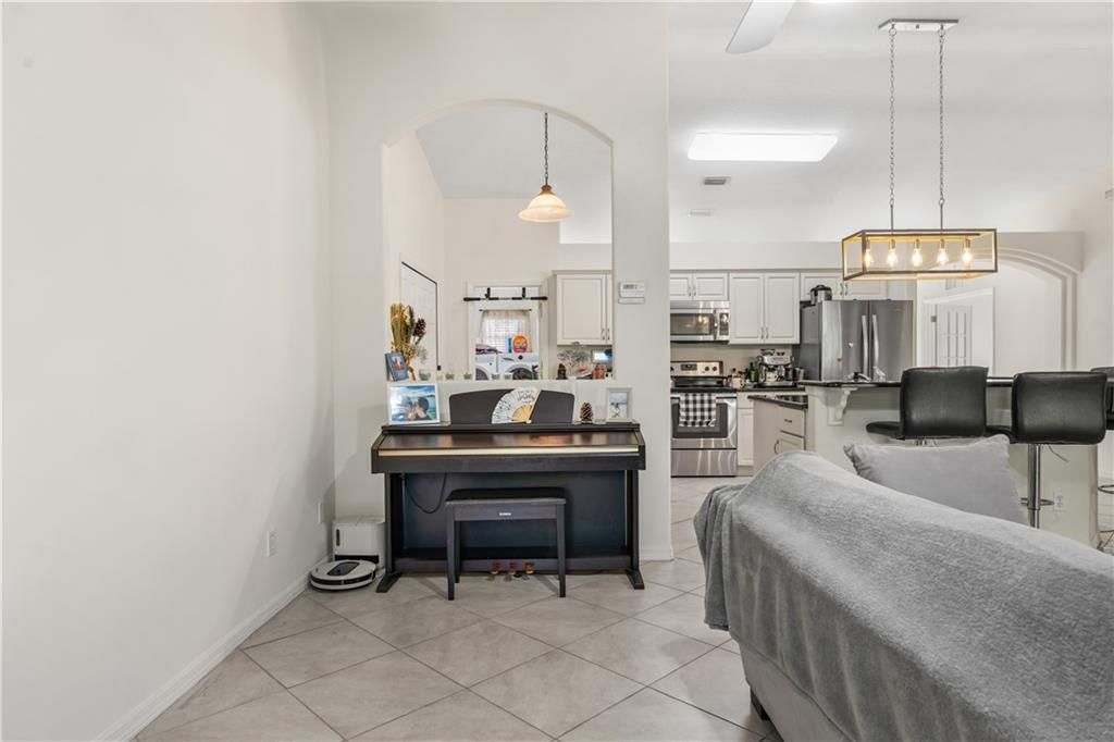 待售: $474,400 (3 贝兹, 2 浴室, 2080 平方英尺)