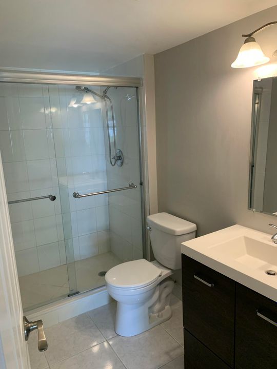 На продажу: $245,000 (2 спален, 2 ванн, 936 Квадратных фут)