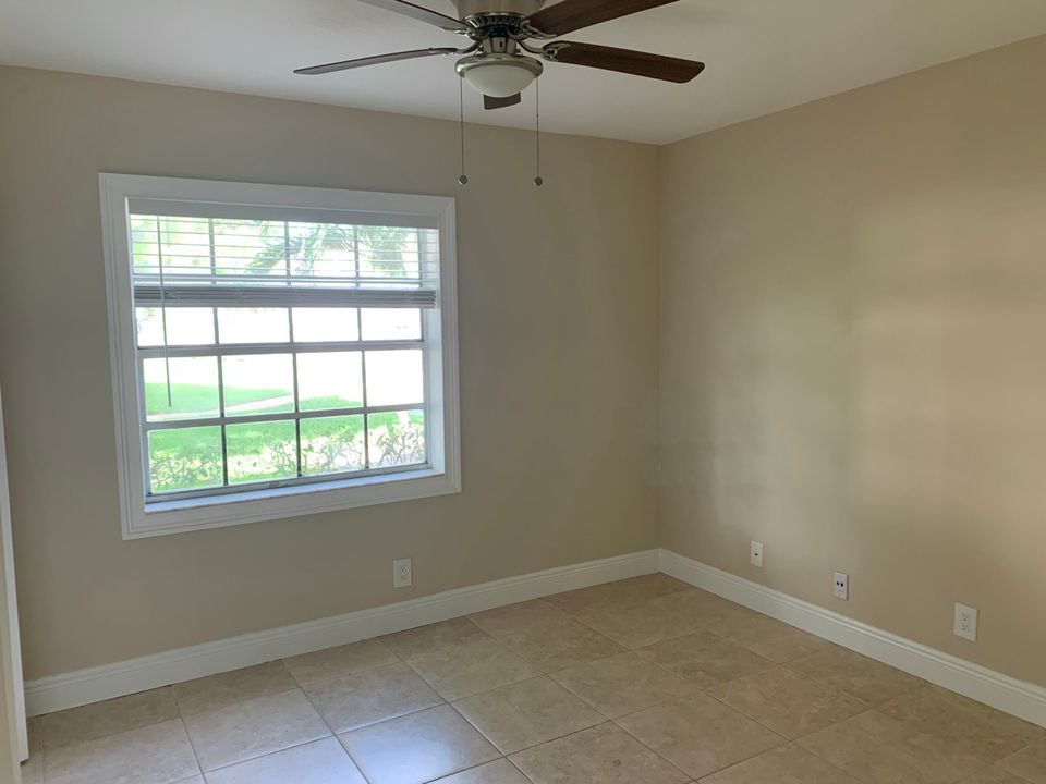 На продажу: $245,000 (2 спален, 2 ванн, 936 Квадратных фут)