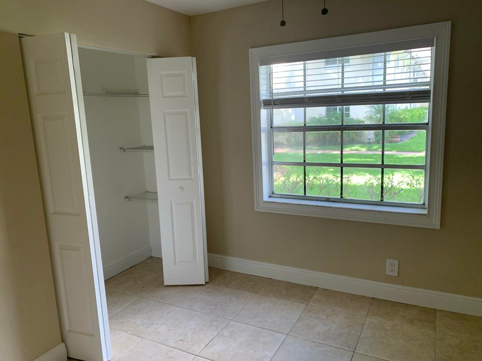 На продажу: $245,000 (2 спален, 2 ванн, 936 Квадратных фут)