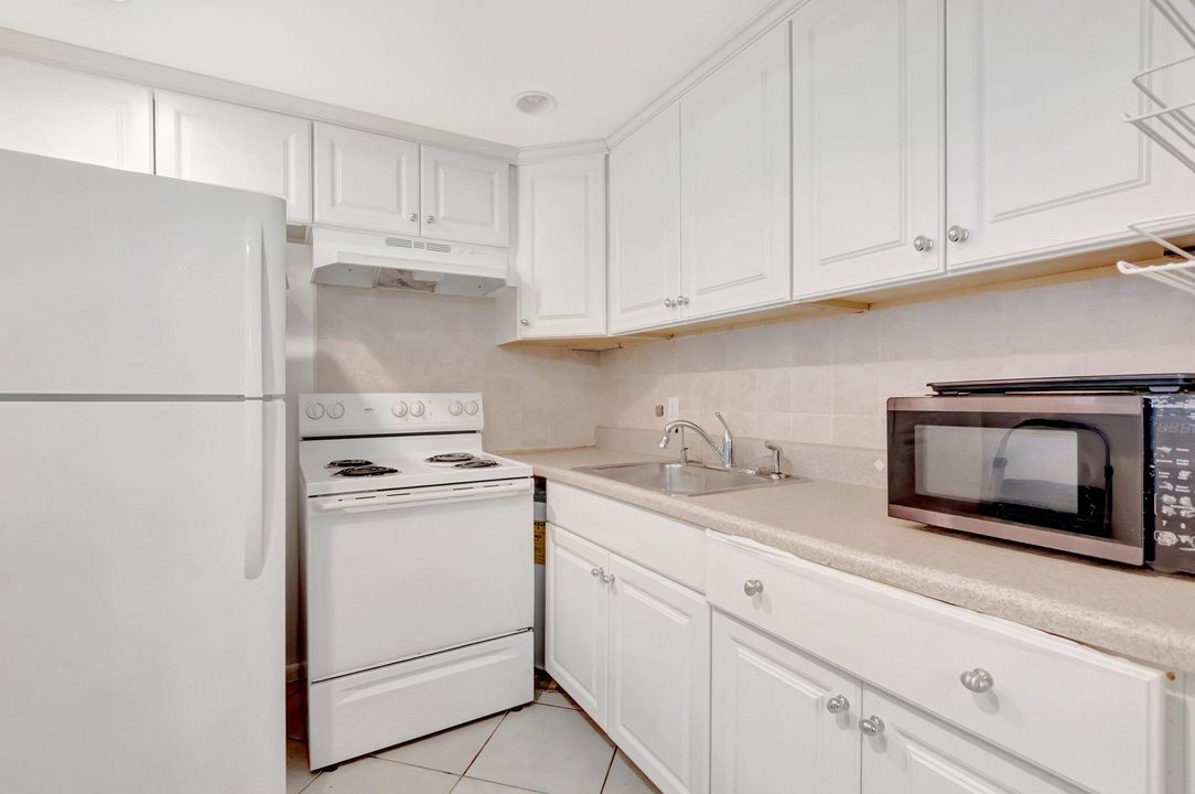 В аренду: $1,375 (1 спален, 1 ванн, 702 Квадратных фут)