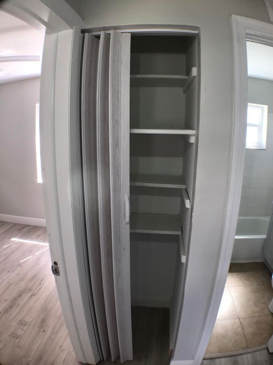 For Rent: $1,800 (2 beds, 1 baths, 980 Square Feet)