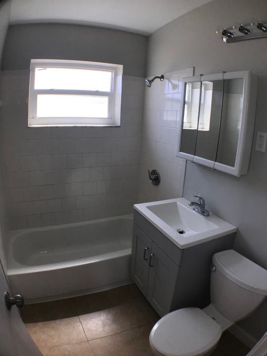 For Rent: $1,800 (2 beds, 1 baths, 980 Square Feet)