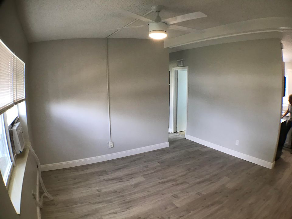 For Rent: $1,800 (2 beds, 1 baths, 980 Square Feet)