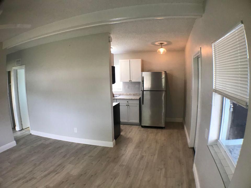 For Rent: $1,800 (2 beds, 1 baths, 980 Square Feet)