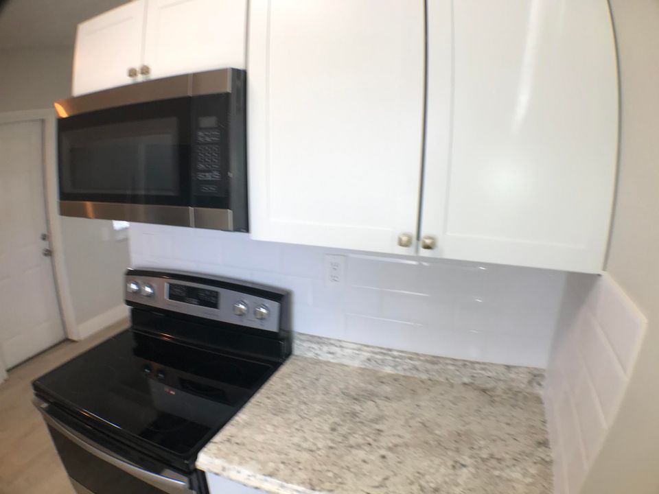 For Rent: $1,800 (2 beds, 1 baths, 980 Square Feet)