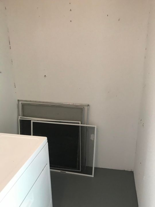 For Rent: $1,800 (2 beds, 1 baths, 980 Square Feet)