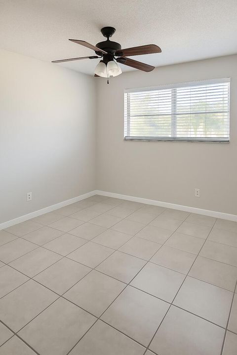 出租: $2,095 (2 贝兹, 1 浴室, 1000 平方英尺)