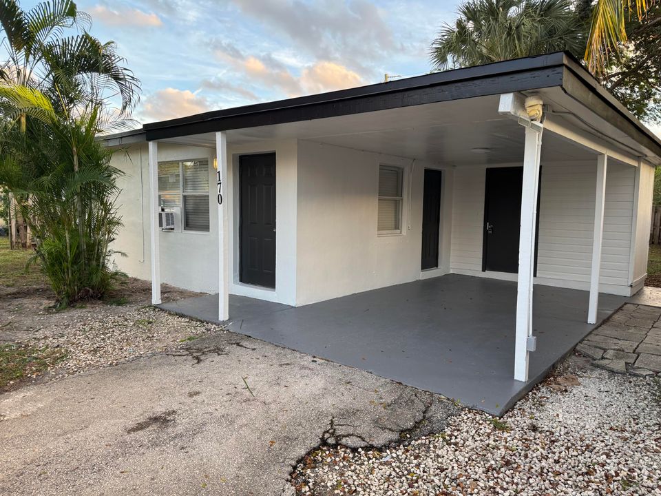 For Rent: $1,800 (2 beds, 1 baths, 980 Square Feet)