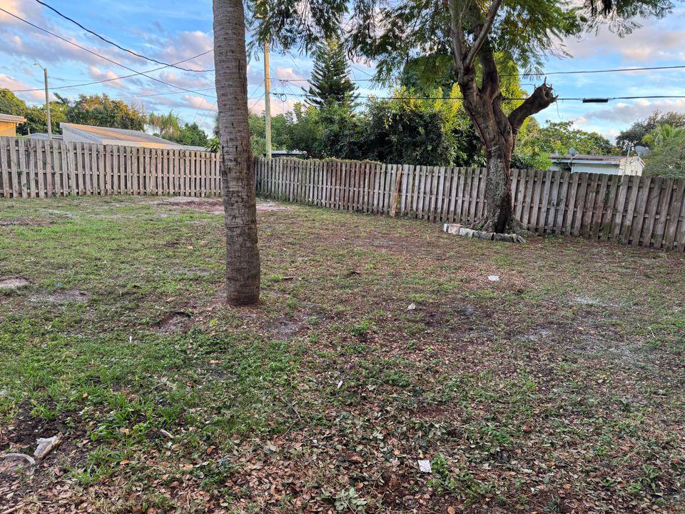 For Rent: $1,800 (2 beds, 1 baths, 980 Square Feet)