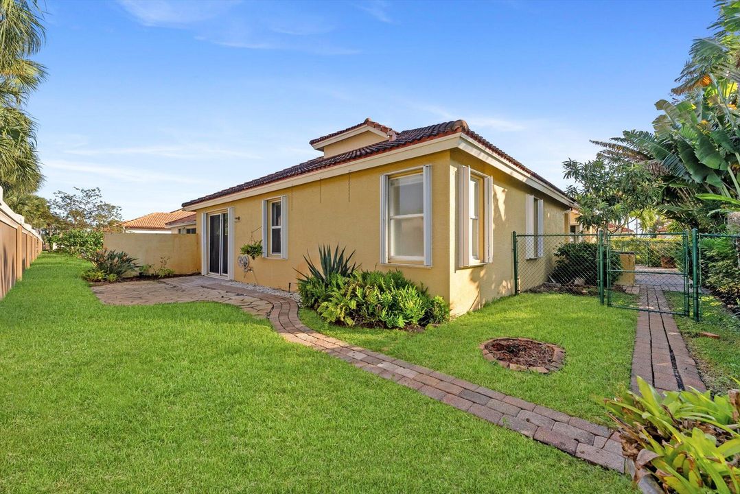 For Rent: $4,000 (4 beds, 3 baths, 1945 Square Feet)