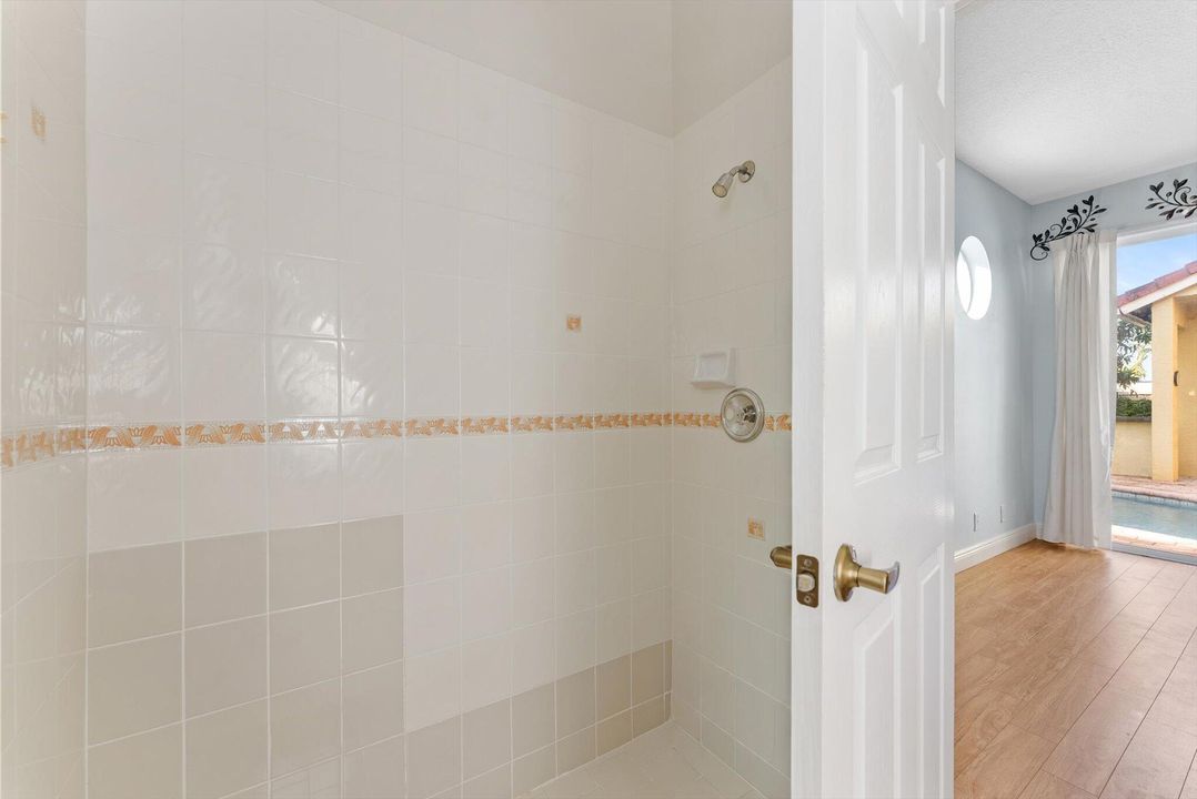 For Rent: $4,000 (4 beds, 3 baths, 1945 Square Feet)