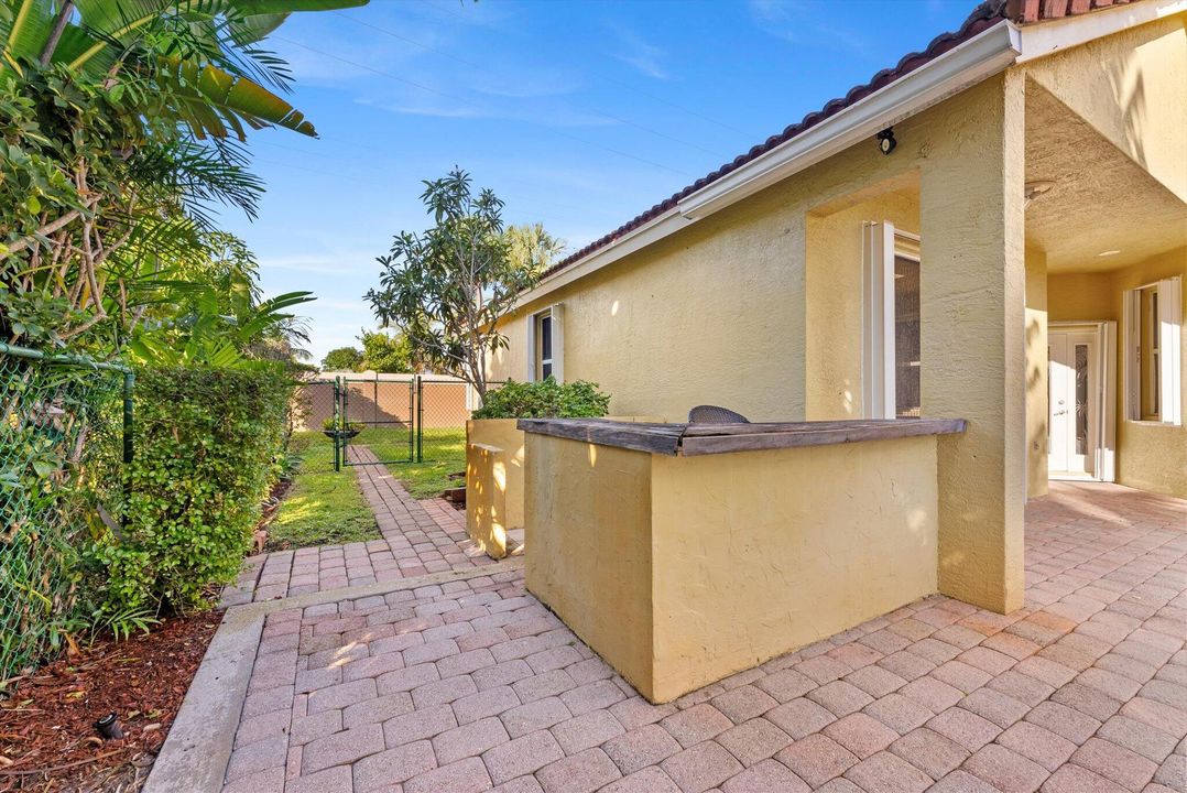 For Rent: $4,000 (4 beds, 3 baths, 1945 Square Feet)