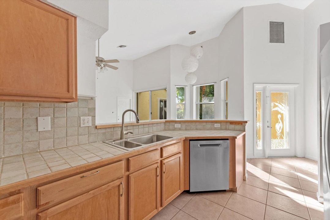 For Rent: $4,000 (4 beds, 3 baths, 1945 Square Feet)