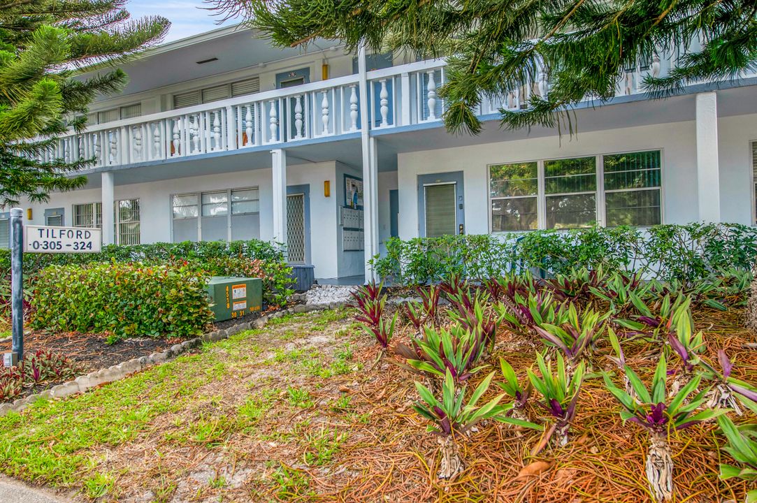 For Rent: $1,300 (1 beds, 1 baths, 700 Square Feet)