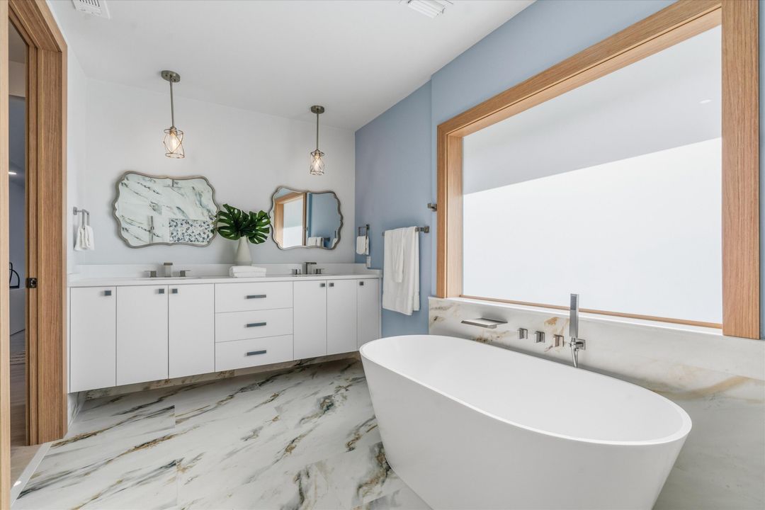 For Sale: $3,495,000 (3 beds, 3 baths, 2752 Square Feet)