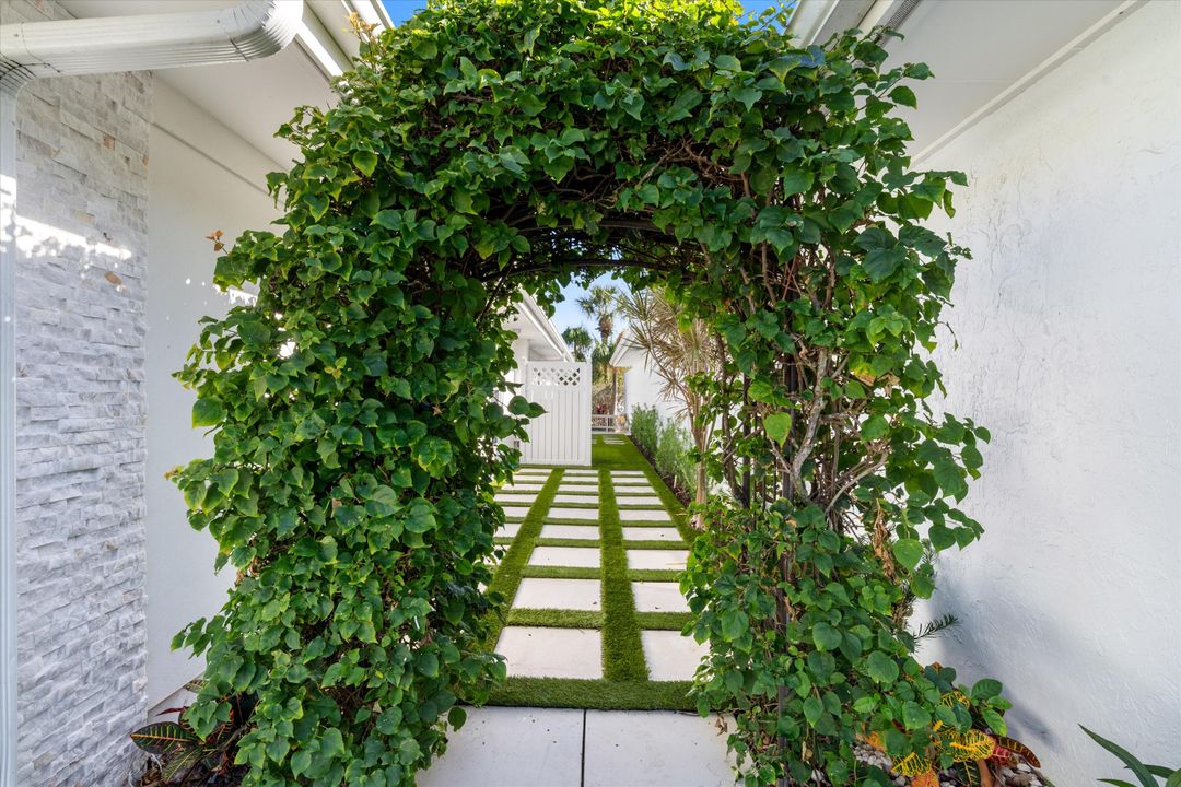 For Sale: $3,495,000 (3 beds, 3 baths, 2752 Square Feet)