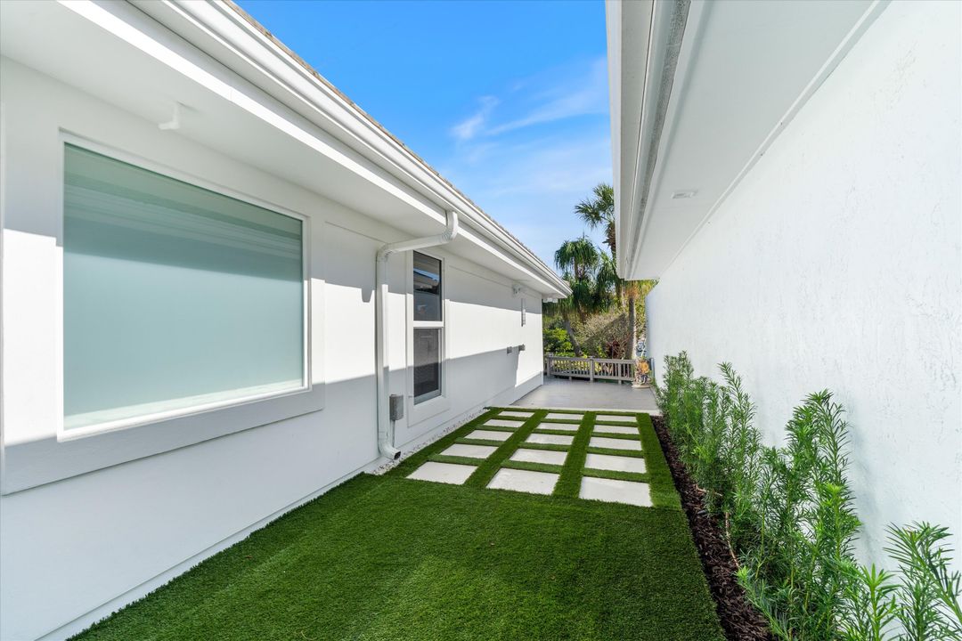 For Sale: $3,495,000 (3 beds, 3 baths, 2752 Square Feet)