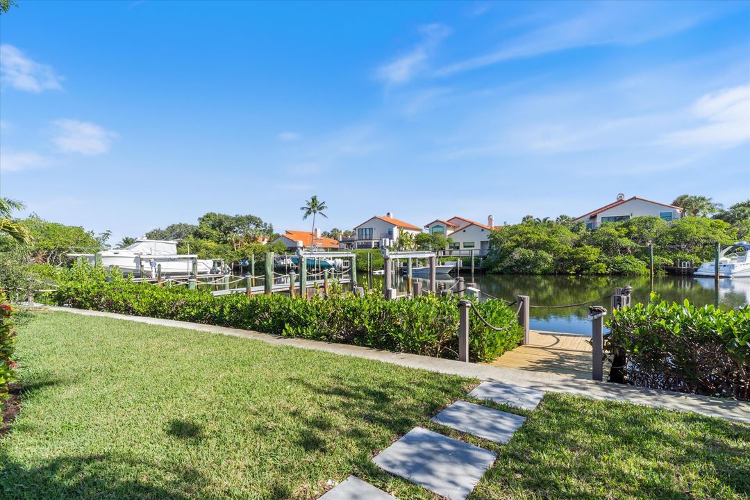 For Sale: $3,495,000 (3 beds, 3 baths, 2752 Square Feet)