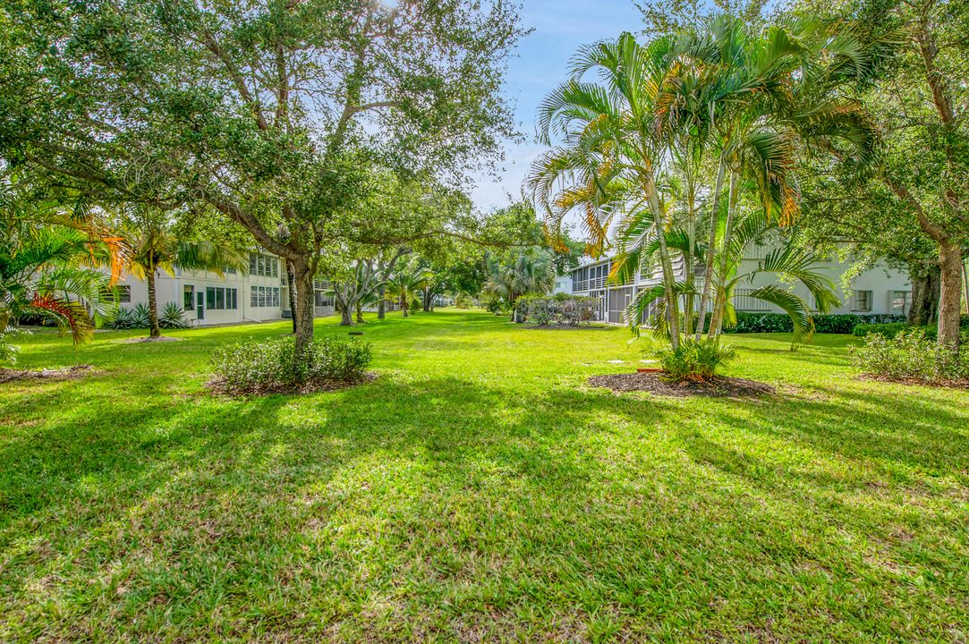 For Rent: $1,300 (1 beds, 1 baths, 700 Square Feet)