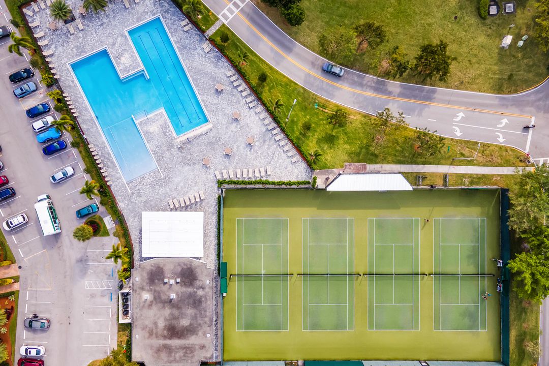 For Rent: $1,300 (1 beds, 1 baths, 700 Square Feet)