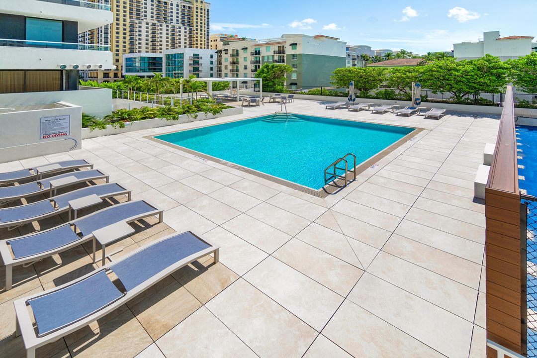 На продажу: $3,950,000 (3 спален, 2 ванн, 2091 Квадратных фут)