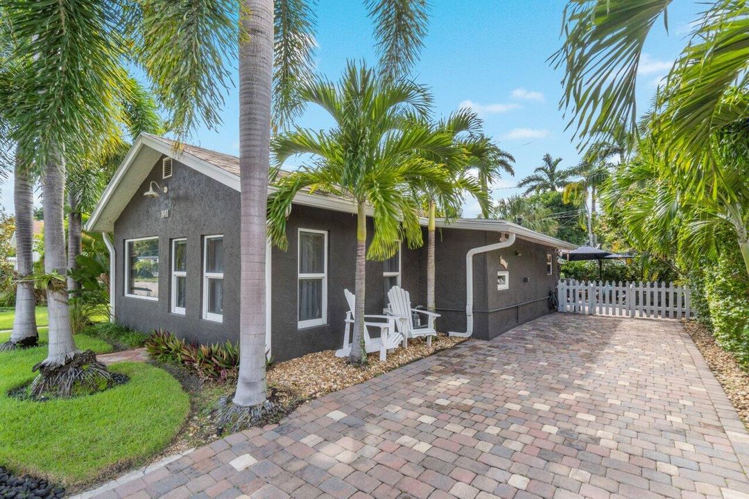 For Rent: $13,500 (2 beds, 2 baths, 1135 Square Feet)