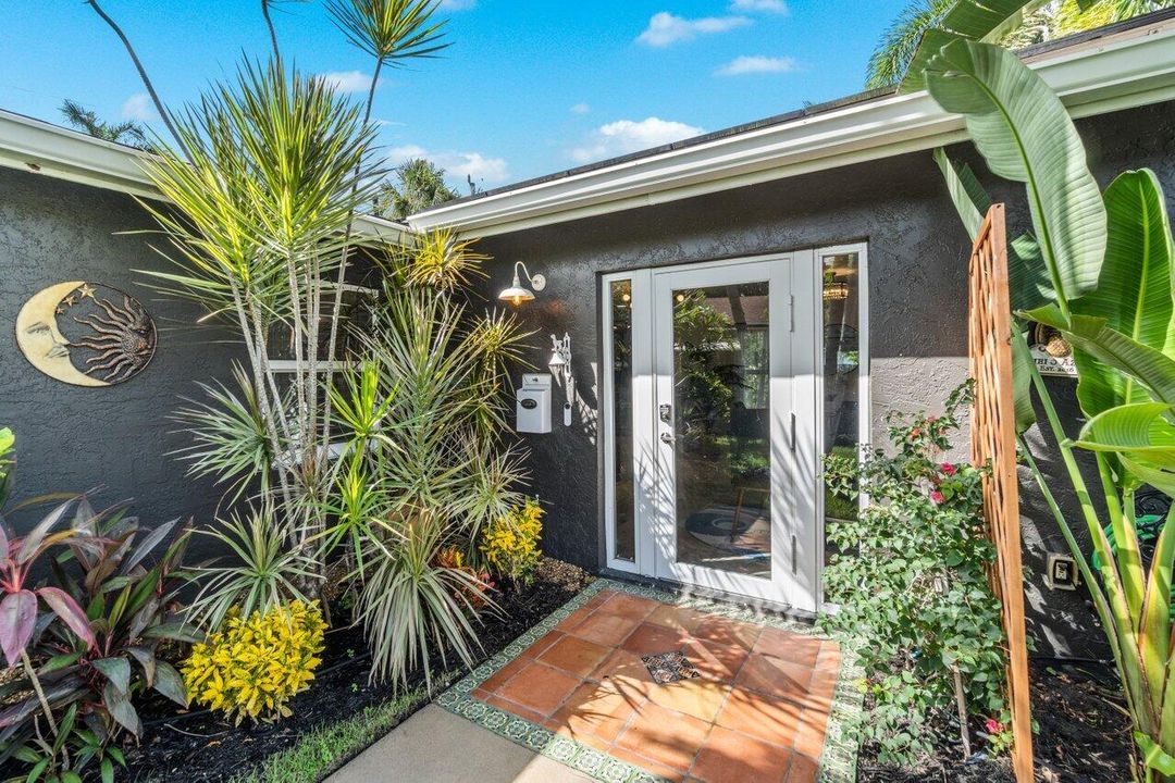 For Rent: $13,500 (2 beds, 2 baths, 1135 Square Feet)