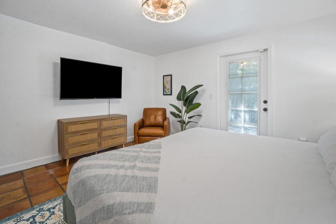 For Rent: $13,500 (2 beds, 2 baths, 1135 Square Feet)