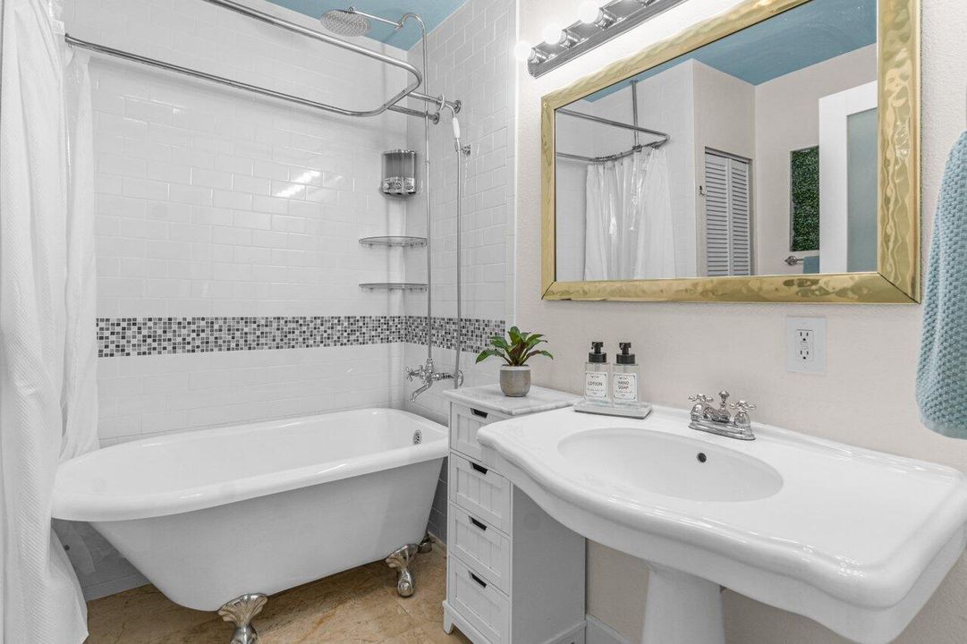 For Rent: $13,500 (2 beds, 2 baths, 1135 Square Feet)