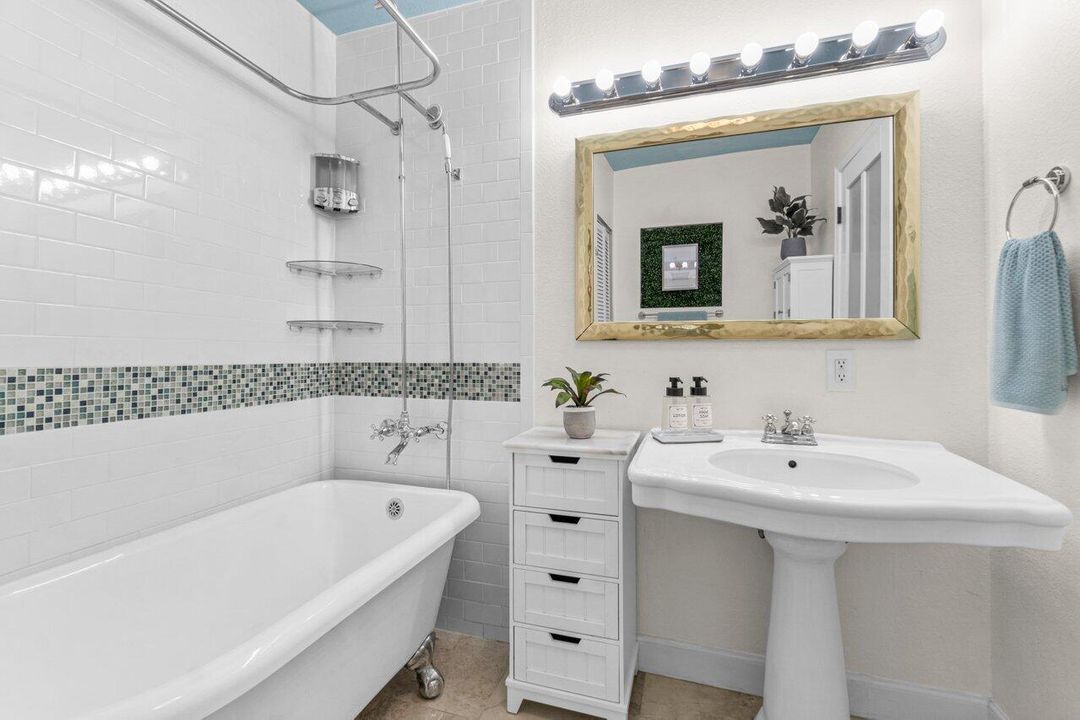 For Rent: $13,500 (2 beds, 2 baths, 1135 Square Feet)