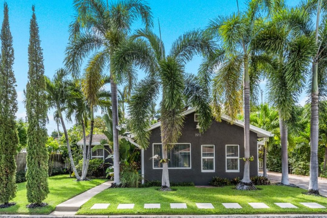 For Rent: $13,500 (2 beds, 2 baths, 1135 Square Feet)