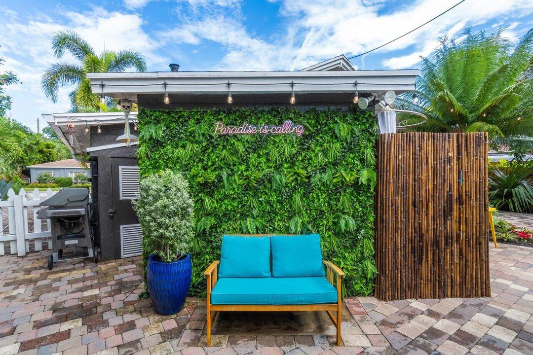 For Rent: $13,500 (2 beds, 2 baths, 1135 Square Feet)