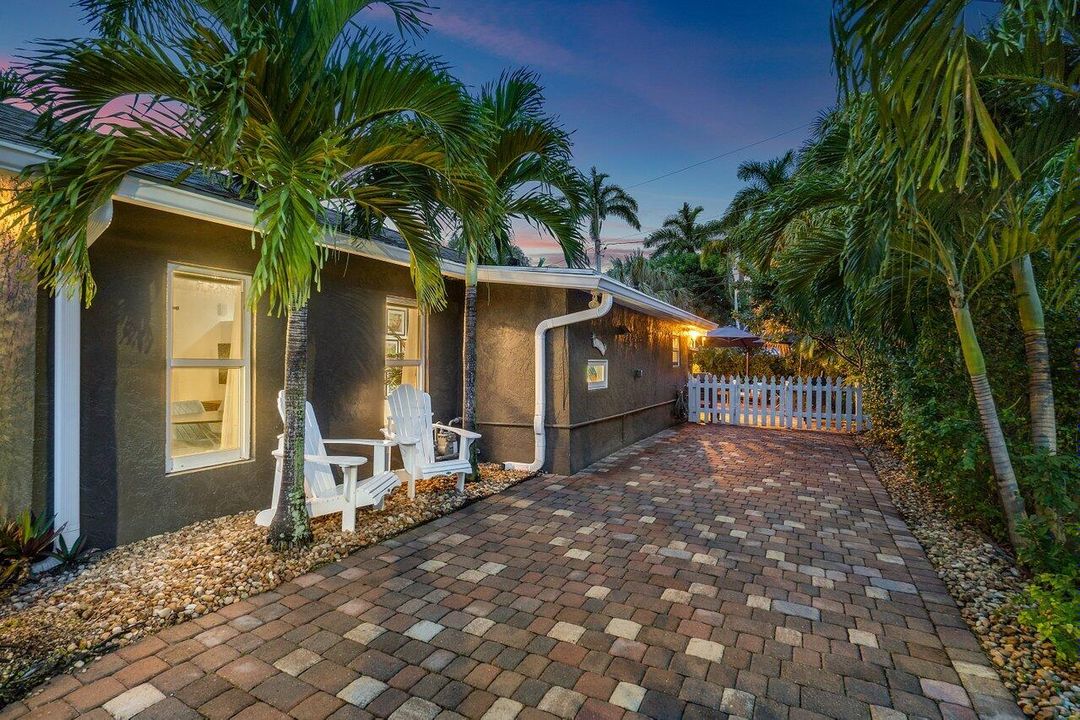 For Rent: $13,500 (2 beds, 2 baths, 1135 Square Feet)