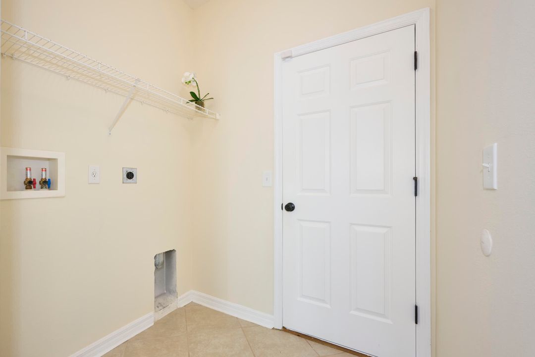 For Rent: $2,250 (3 beds, 2 baths, 2000 Square Feet)