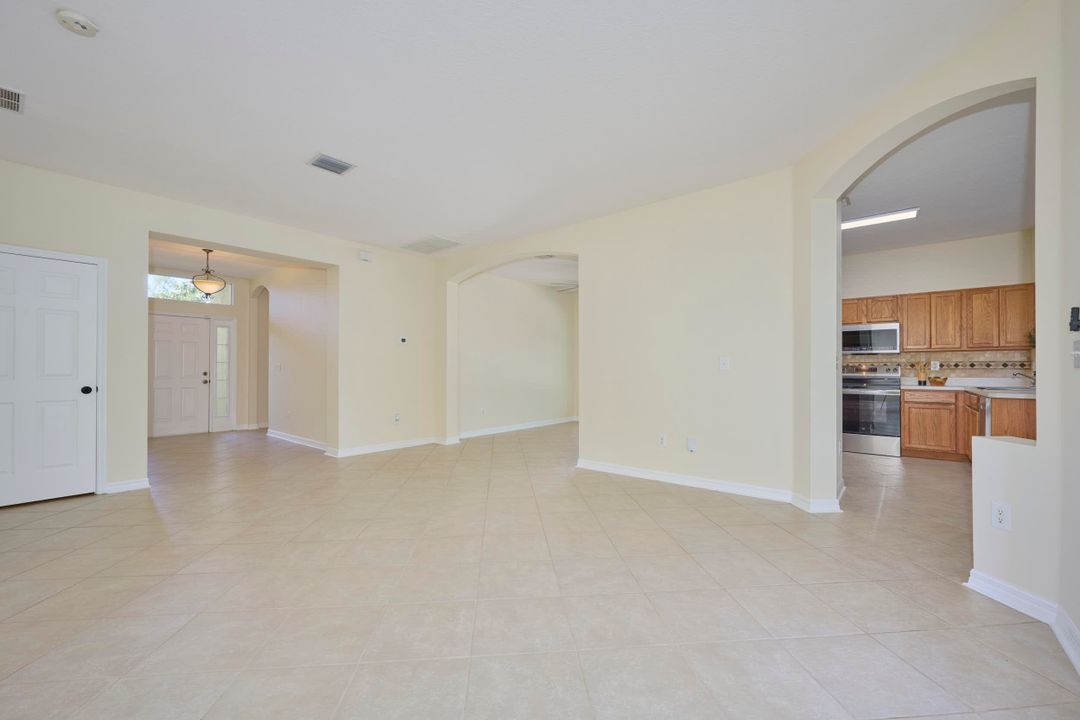 For Rent: $2,250 (3 beds, 2 baths, 2000 Square Feet)