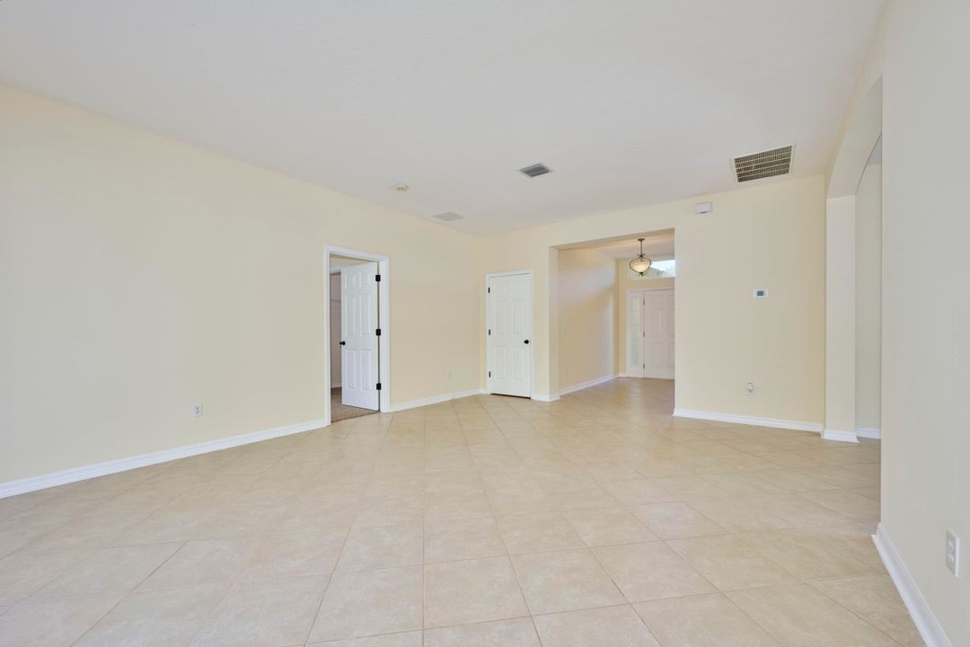 For Rent: $2,250 (3 beds, 2 baths, 2000 Square Feet)